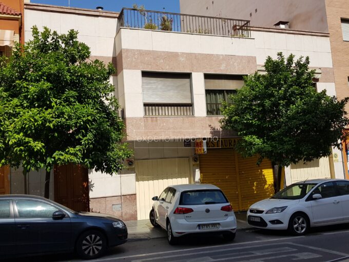 CASA CON LOCAL Y COCHERA EN VENTA (AVD. PABLO IGLESIAS)