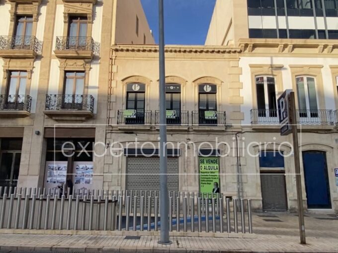 EDIFICIO EN VENTA (PUERTA DE PURCHENA)