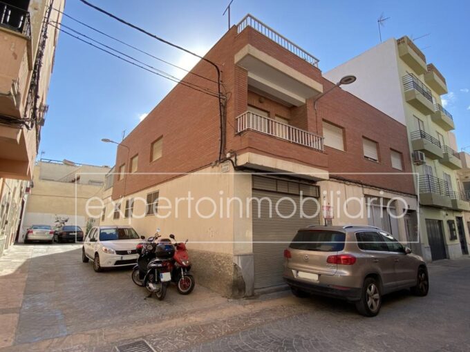 CASA EN VENTA (C LEPANTO)