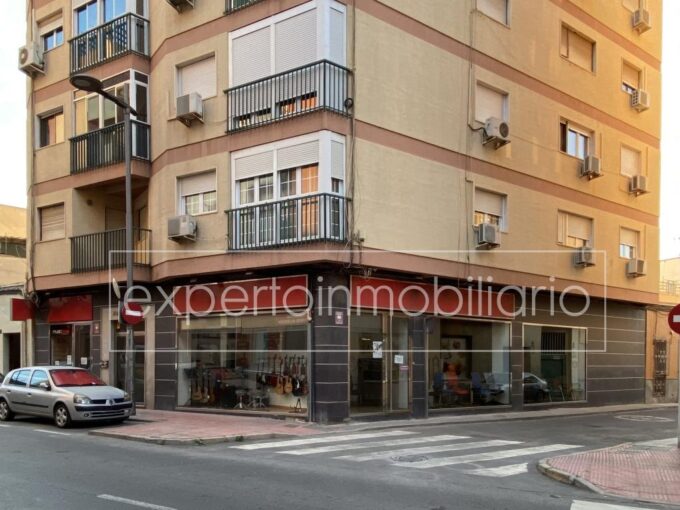 LOCAL COMECIAL EN VENTA (CTRA. GRANADA)