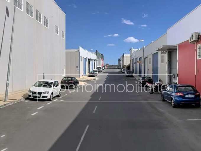 NAVE INDUSTRIAL EN VENTA (AVD. CANTABRIA)