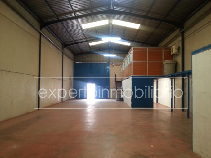 NAVE INDUSTRIAL EN VENTA (C LUJAR)