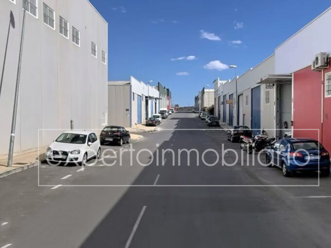 NAVE INDUSTRIAL EN VENTA (AVD. CANTABRIA)